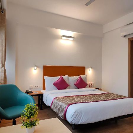 Kanak Beacon Hotel - Ashram Road Ahmadábád Kültér fotó