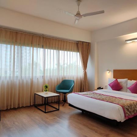 Kanak Beacon Hotel - Ashram Road Ahmadábád Kültér fotó