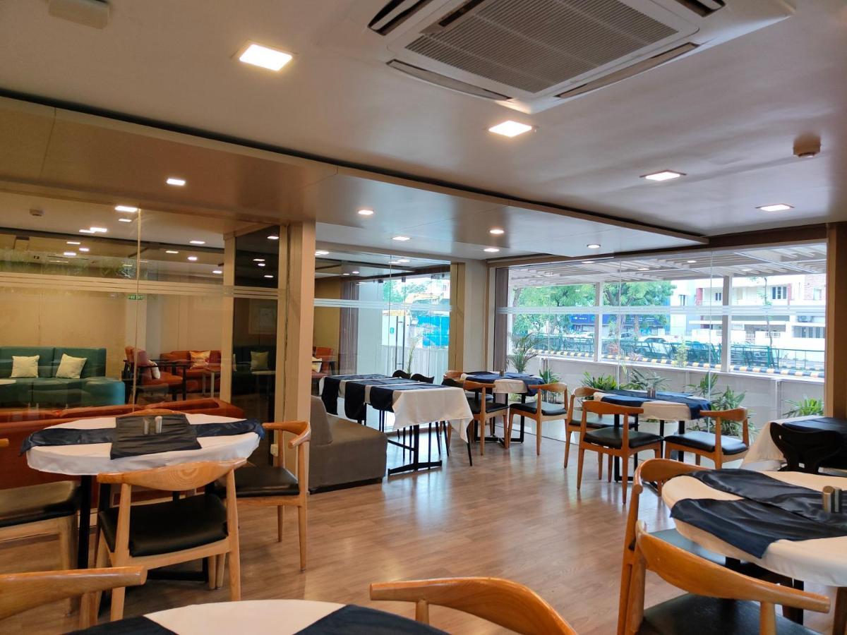 Kanak Beacon Hotel - Ashram Road Ahmadábád Kültér fotó